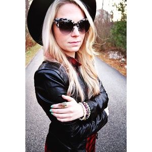 DAFNI BLACK AND WHITE TORTOISE - SONIX